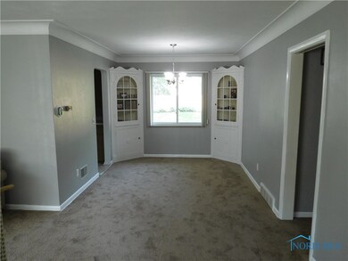Family Room/Dining Room Combination. Beautiful Dua