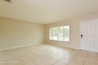 017-photo-living-room-12001981