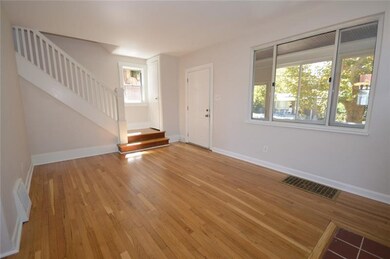 Great windows and neutral decor!