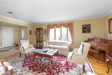 2 Coolidge Ave unit T, Glen Head, NY 11545 - photo 3