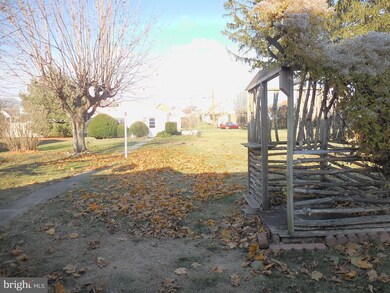 217 W Walnut St, Palmyra, PA 17078 - photo 6