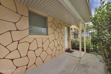 6886 Tom Thumb Dr, Jacksonville, FL 32210 - photo 5