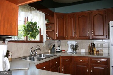 557 Hilltop Cir, Greencastle, PA 17225 - photo 7