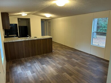 1525 Thomas Dr unit 1525R, Darlington, SC 29532 - photo 3