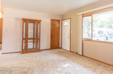 1906 S 19th St, Grand Forks, ND 58201 - photo 2