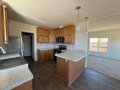 946 SE 10th St unit 60, Madras, OR 97741 - photo 5