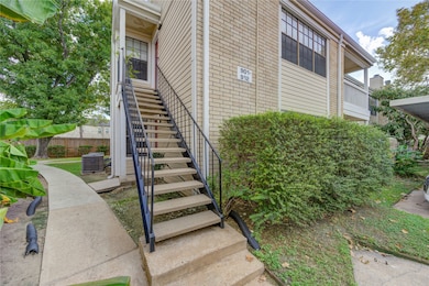 2750 Holly Hall St unit 901, Houston, TX 77054 - photo 3