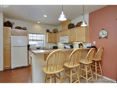 Kitchen-Breakfast Bar