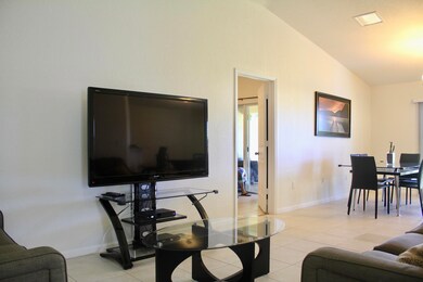 5604 Azalea Cir, West Palm Beach, FL 33415 - photo 4