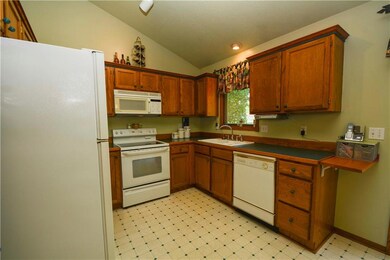 3312 SE 19th St, Des Moines, IA 50320 - photo 6