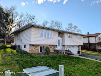 618 Shirley Ln, Dunmore, PA 18512 - photo 2