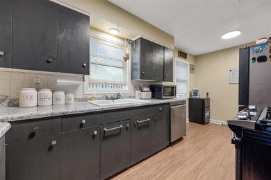 3848 Mount Vernon Rd SE, Cedar Rapids, IA 52403 - photo 6