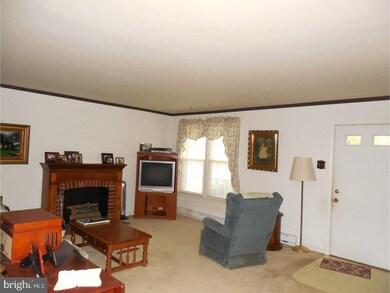 591 Manatawny St, Pottstown, PA 19464 - photo 3