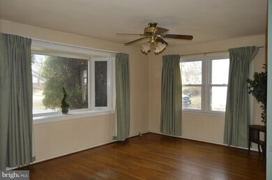 12325 Dalewood Dr, Silver Spring, MD 20902 - photo 3