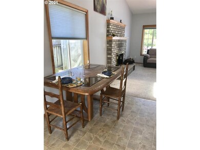 382 Morse Ave, Creswell, OR 97426 - photo 6