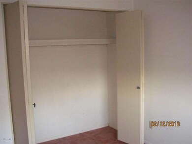 bed 1 closet