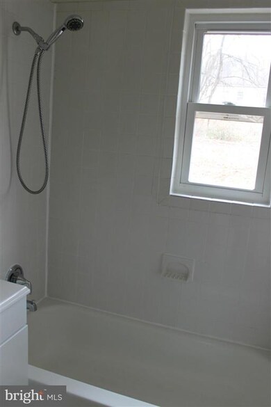 109 Morton Ct, Manassas Park, VA 20111 - photo 7
