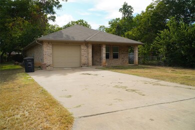 709 N Pendell Ave, Cleburne, TX 76033 - photo 3
