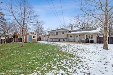 205 Sycamore Dr unit 11, Naperville, IL 60540 - photo 2