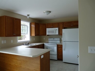 27 Eagle Ridge Rd unit 3, Sandown, NH 03873 - photo 2