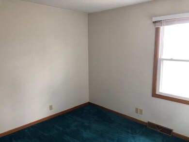 2705 Matthew Dr SW, Cedar Rapids, IA 52404 - photo 7