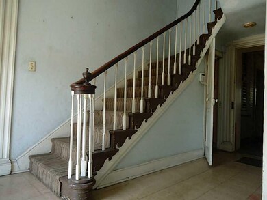 Entry/Foyer.