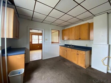 KITCHEN - UNIT 182