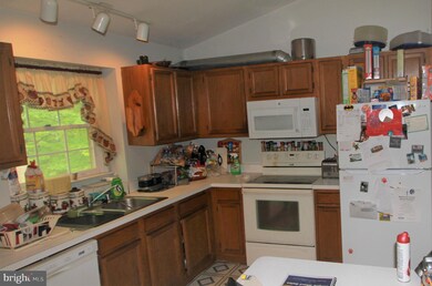 6702 Shallow Creek Ct, Spotsylvania, VA 22553 - photo 4