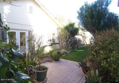 1534 E WINDJAMMER_side yard