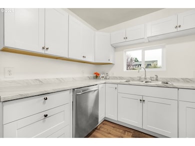 1100 S 7th Ave, Kelso, WA 98626 - photo 7