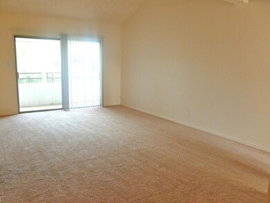 Monaco+Q205+living+room