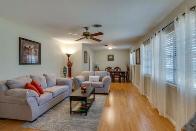 225 Ridgecrest Dr, Hurst, TX 76053 - photo 5