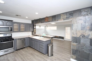 9441 N 15th Place, Phoenix, AZ 85020 - photo 5