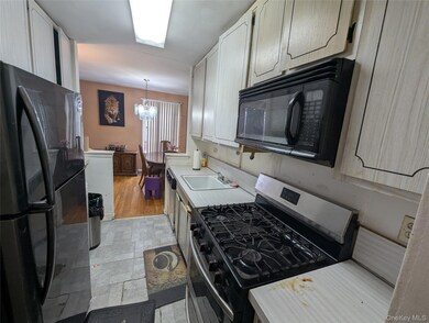 Plymouth House West unit 2D, Howard Beach, NY 11414 - photo 2