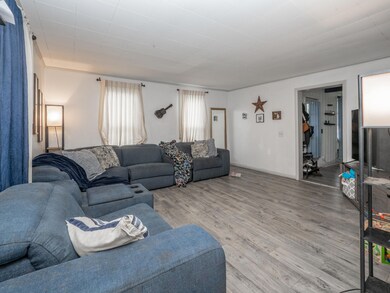 409 E Allegan St-103