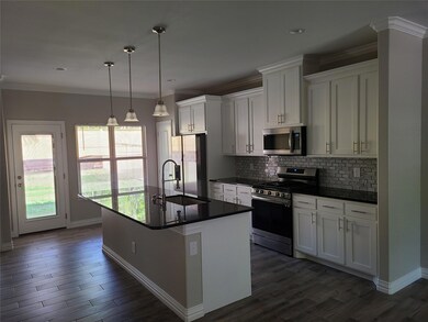 523 W Ford St, Denison, TX 75020 - photo 4