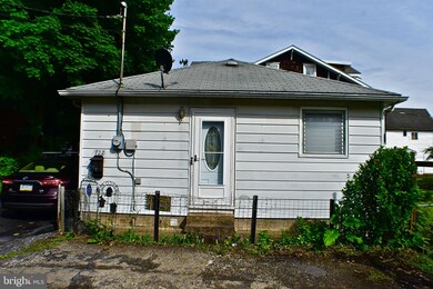 722 Stevens St, Coal Township, PA 17866 - photo 2