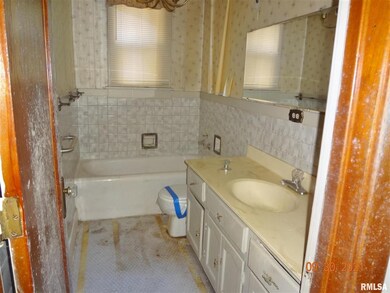 522 N Mclean St, Lincoln, IL 62656 - photo 6