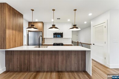 84 Hollywood Ave unit 2, East Orange, NJ 07018 - photo 3