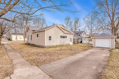 202-E-Plainwell-St,-Plainwell,-MI-49080-