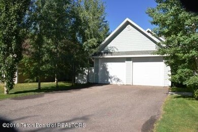 Wide Drive & Garages