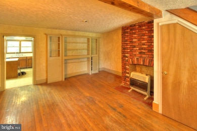 361 E Queen St, Strasburg, VA 22657 - photo 3