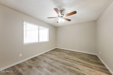 009-photo-main-bedroom-11538575