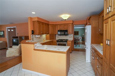4 Fesser Ave, Bristol, RI 02809 - photo 5