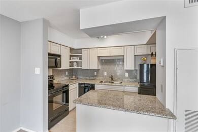 Updated kitchen, electric stove, washer/dryer comb