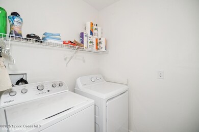24_5221TalbotBlvd_44_LaundryRoom_Large