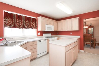 27093 Glenside Ln, Olmsted Falls, OH 44138 - photo 5