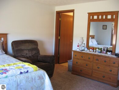 8133 Curtis Rd, Hale, MI 48739 - photo 5