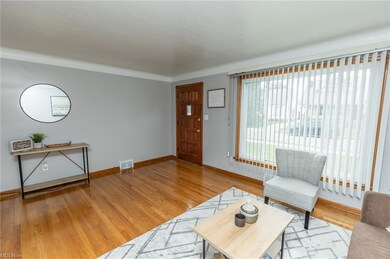 5158 Arch St, Maple Heights, OH 44137 - photo 3