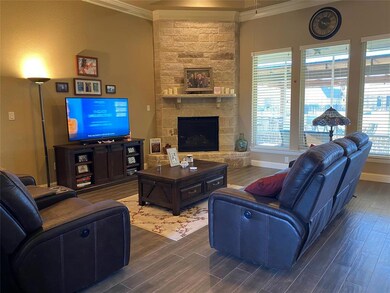 424 River Bank Ln, Granbury, TX 76049 - photo 4